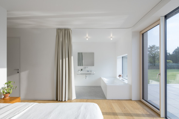 Schlafzimmer mit Bad, © Heimspiel Architektur ZT GmbH, Photographer: Leonhard Hilzensauer