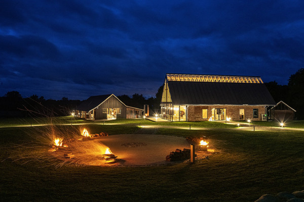 Farmers Circle - Outdoor bonfire square and view to popžup outdoor kitchen, © © Aiste Rakauskaite, Photographer: © Aiste Rakauskaite