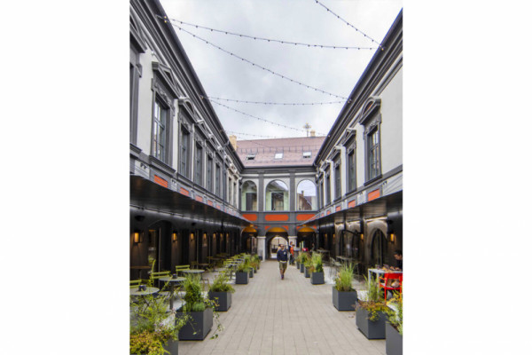 Vainiai Palace rehabilitation „Senatorių pasažas“ - inner courtyard is full of life, © DO ARCHITECTS, Photographer: DO ARCHITECTS