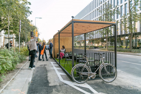 Naugarduko str. - Street courtyards: green cafe pavillion with roof, © © Saulius Žiūra, Photographer: © Saulius Žiūra