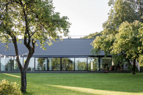 Family house in Pavilnys - Garden view, © Norbert Tukaj, Photographer: Norbert Tukaj