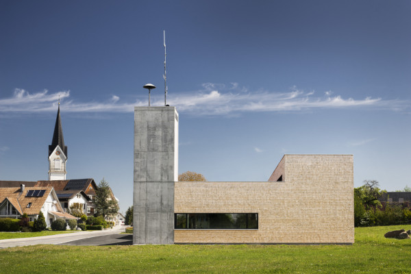 Marking the village entrance, © Albrecht Imanuel Schnabel, Photographer: Albrecht Imanuel Schnabel