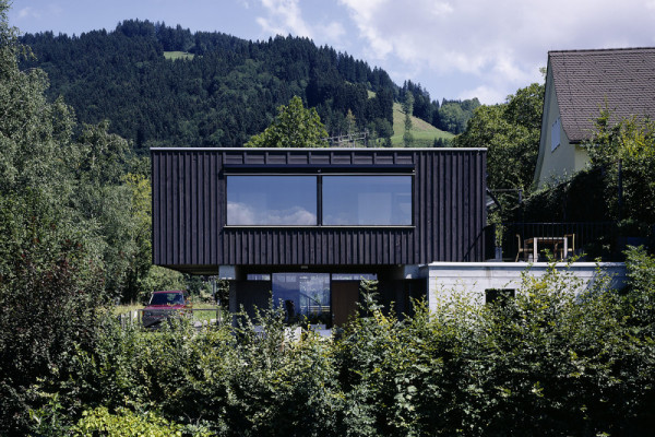 Wooden box with extension in concrete, © Bruno Klomfar, Photographer: Bruno Klomfar