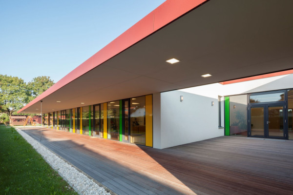 roofed playground, © Proyer & Proyer Architekten, Photographer: Mark Sengstbratl