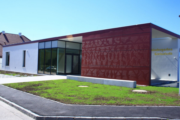 Entrance facade with artwork, © Proyer & Proyer Architekten, Photographer: Mark Sengstbratl