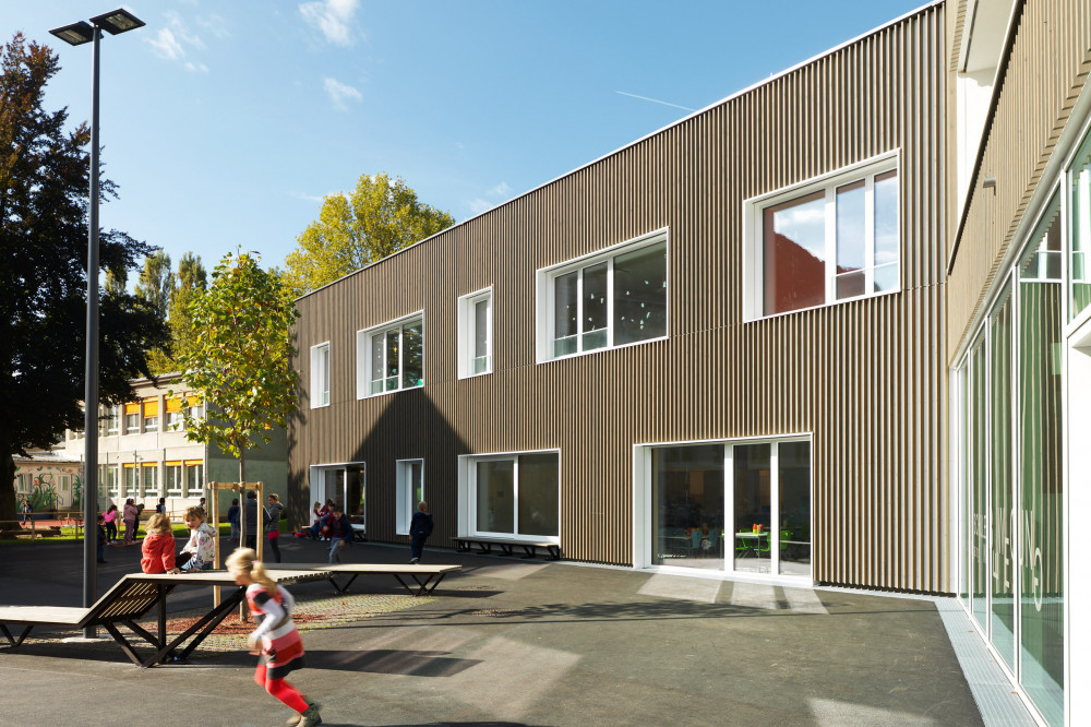 Schulhof + Eingang, © paul ott, Photographer: paul ott