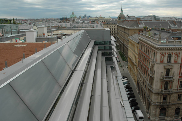 Aluminiumlamellen, Stiegenhausbeleuchtung und Aufzug, © © Gorgona Böhm ZT GmbH, Photographer: Ludwig Redl