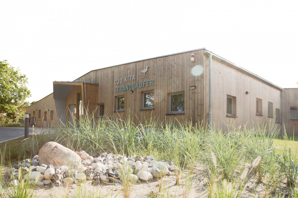 North-East facade of the new kindergarten in timber construction., © Steffen Niendorf, Photographer: Steffen Niendorf