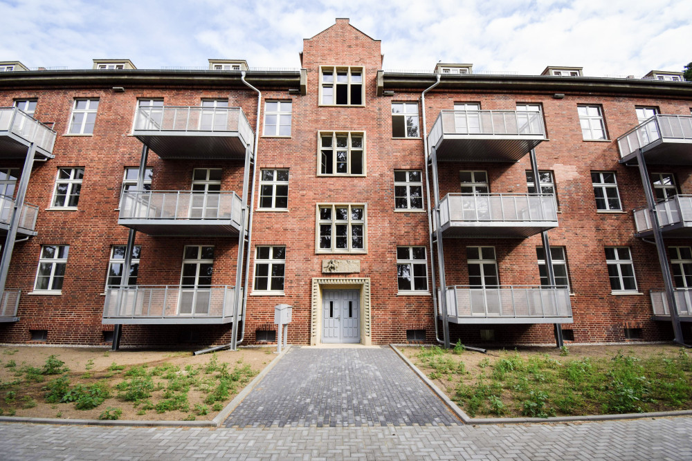 South facade of the restorated brick building., © cubus plan gmbh, Photographer: Maja Kastaun