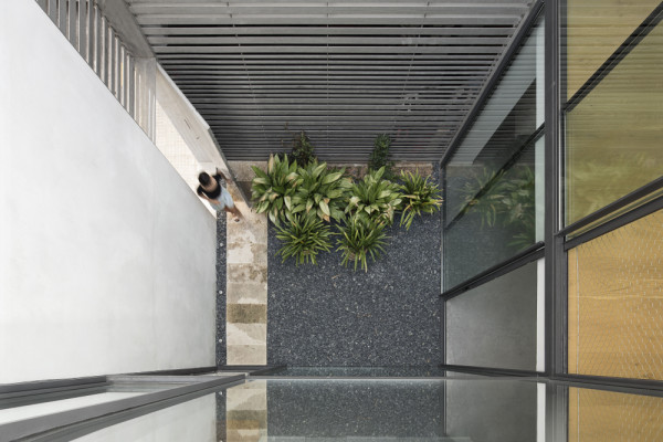 Entrance - Patio, Picturerights © DEL RIO BANI Entrance - Patio, Picturerights © DEL RIO BANI