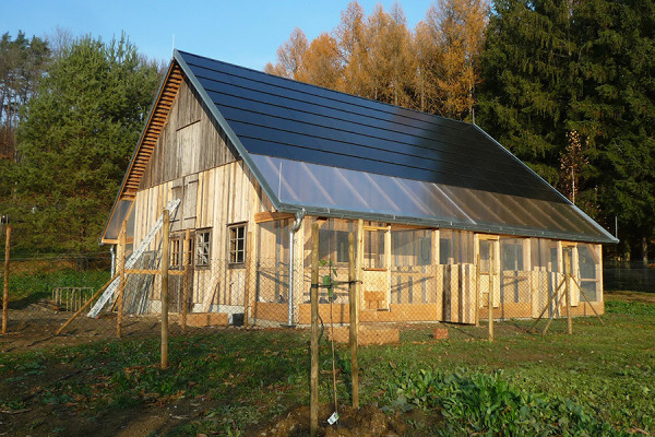 VRaL Hühnerstall: Re-Use mit Indach-PV-Modulen, Picturerights © gaupenraub+/- VRaL Hühnerstall: Re-Use mit Indach-PV-Modulen, Picturerights © gaupenraub+/-