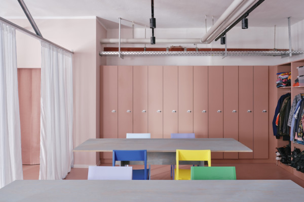 Multi / clothing bank, Picturerights © Lukas Schramm