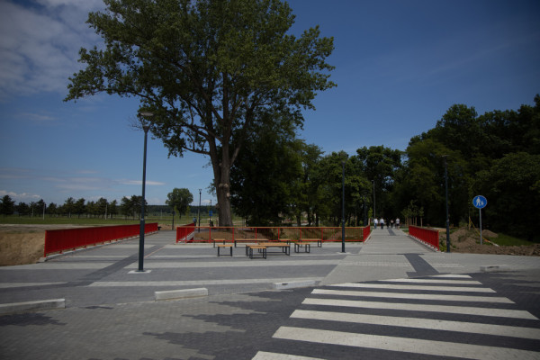 The two bridges on Savapark avenue, Picturerights © MZ Studio Architecture | Picture © Djordje Djeric The two bridges on Savapark avenue, Picturerights © MZ Studio Architecture | Picture © Djordje Djeric