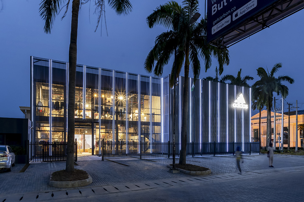 1_ADIDAS FLAGSHIP STORE_EXTERIOR NIGHT VIEW.jpg, Picturerights © Oshinowo Studio | Picture © Tolulope Sanusi