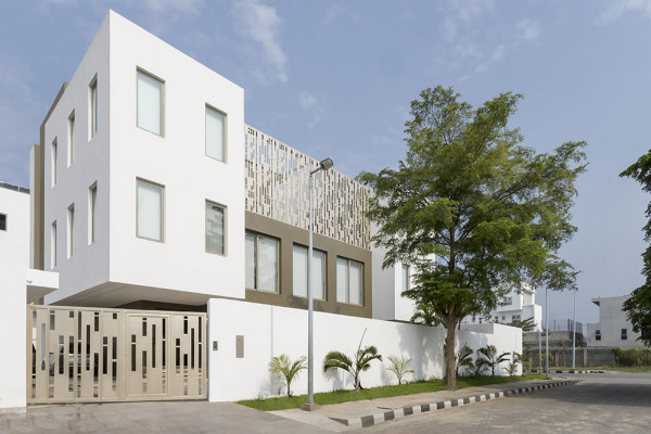 2_LANTERN HOUSE_EXTERIOR DAY VIEW.jpg, Picturerights © Oshinowo Studio | Picture © Tolulope Sanusi 2_LANTERN HOUSE_EXTERIOR DAY VIEW.jpg, Picturerights © Oshinowo Studio | Picture © Tolulope Sanusi