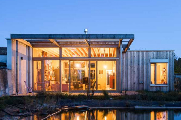 Straw House_Nightfall.jpg, Picturerights © Rupert Steiner