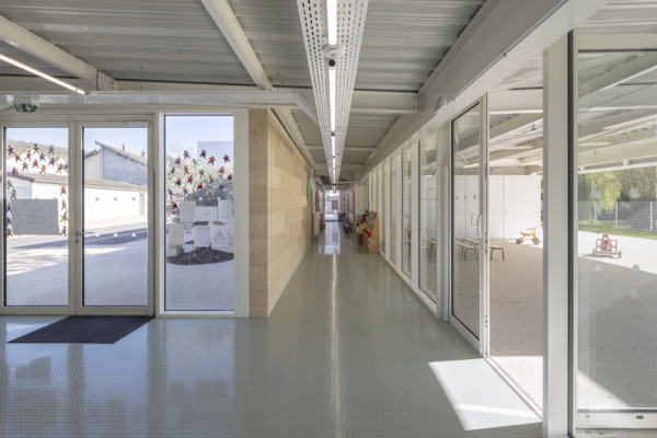 circulation: entrance and courtyard, Picturerights © Cyrille Lallement circulation: entrance and courtyard, Picturerights © Cyrille Lallement