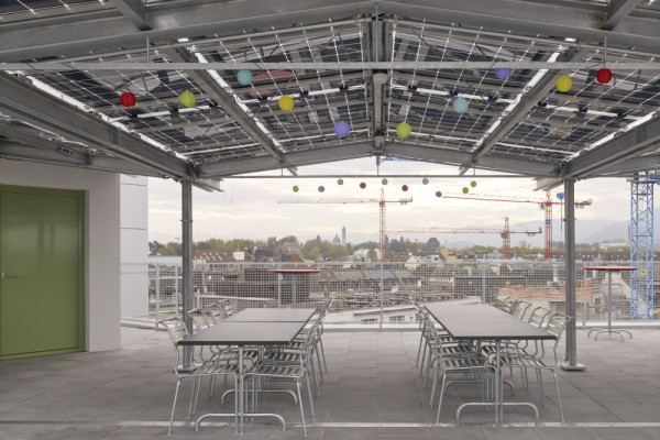 Neon_Deiss_Unia_Dachterrasse.jpg, Picturerights © Peter Tillessen