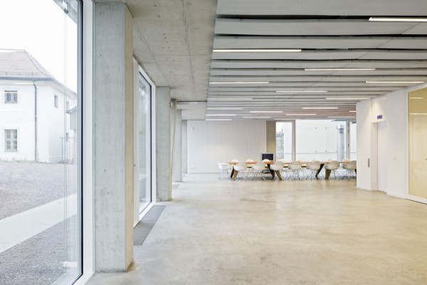 The Foyer and Meeting Room as a Continuous Space, Picturerights © Jens Passoth The Foyer and Meeting Room as a Continuous Space, Picturerights © Jens Passoth