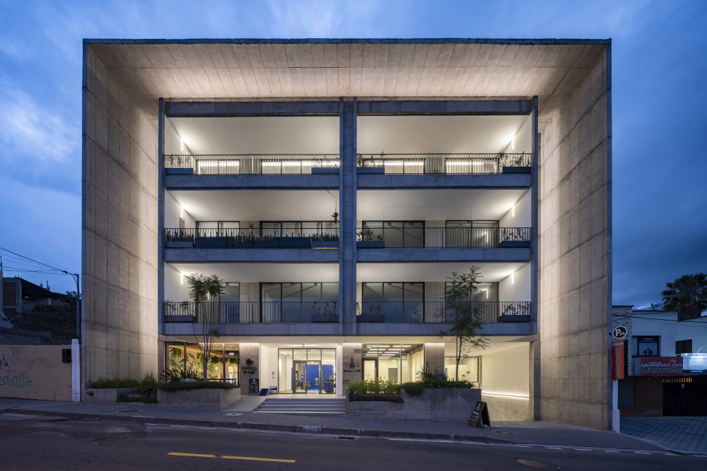 View from the street, Picturerights © MATELIER I Michelle Herrera Architecture Atelier | Picture © BICUBIK