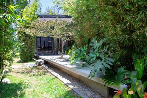 View from the garden, Picturerights © MATELIER I Michelle Herrera Architecture Atelier | Picture © Jorge Luis Álvarez