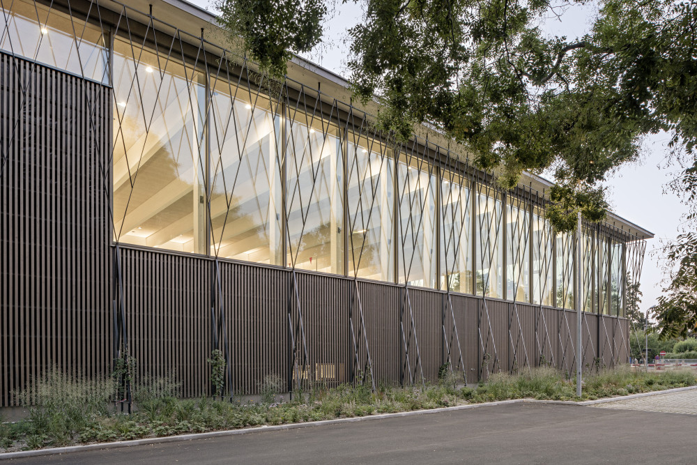 Façade with a green trellis structure, Picturerights © Hertha Hurnaus