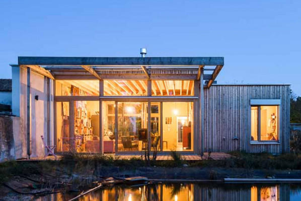 Straw House_Nightfall.jpg, Picturerights © Rupert Steiner Straw House_Nightfall.jpg, Picturerights © Rupert Steiner