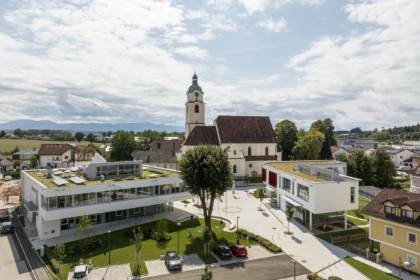 Ortszentrum mit Gemeindeamt und Kommunalbau, Picturerights © Kurt Hoerbst Ortszentrum mit Gemeindeamt und Kommunalbau, Picturerights © Kurt Hoerbst