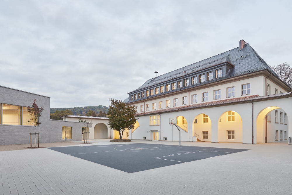 schule + sporthalle + neue schulhof, Picturerights © Simon Sommer Fotografie