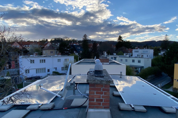 Photovoltaic glass panels on roof, Picturerights © Silja Tillner Photovoltaic glass panels on roof, Picturerights © Silja Tillner