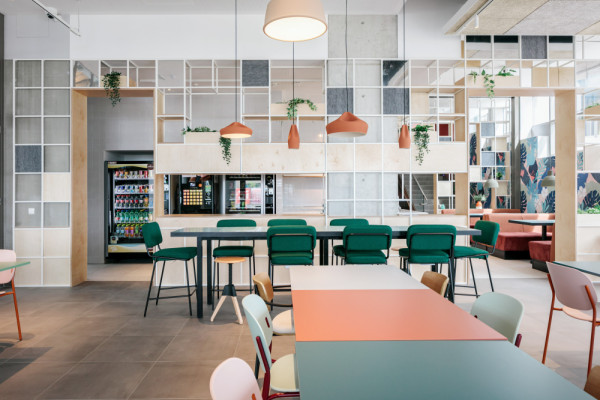 Lumis_Vienna_Cafeteria, Picturerights © Lumis Living Lumis_Vienna_Cafeteria, Picturerights © Lumis Living
