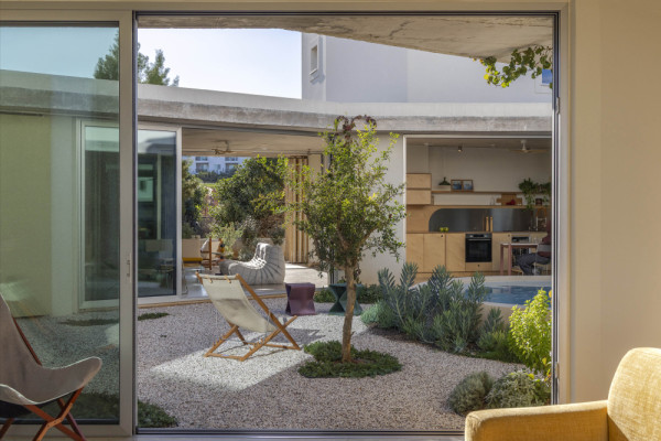 Inner Courtyard view, Picturerights © Ona i Ona Architecture and Design - Creative PhotoRoom | Picture © Creative Photo Room - Maria Efthymiou Inner Courtyard view, Picturerights © Ona i Ona Architecture and Design - Creative PhotoRoom | Picture © Creative Photo Room - Maria Efthymiou