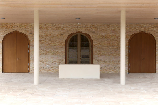 2 Muslimisches_Wasch-und_Gebetshaus_überdachter Eingang mit Totenstein .jpeg, Picturerights © Jens Franke 2 Muslimisches_Wasch-und_Gebetshaus_überdachter Eingang mit Totenstein .jpeg, Picturerights © Jens Franke