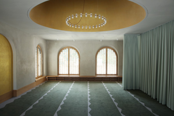 3 Muslimisches_Wasch-und_Gebetshaus_Gebetsraum.jpeg, Picturerights © Jens Franke 3 Muslimisches_Wasch-und_Gebetshaus_Gebetsraum.jpeg, Picturerights © Jens Franke